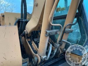 Bageri gusjeničari, CASE 888B - 18 TON
