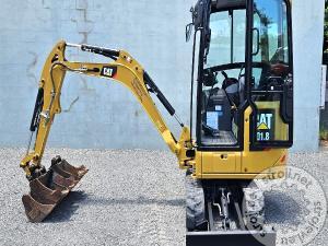 mini bageri cat 3018