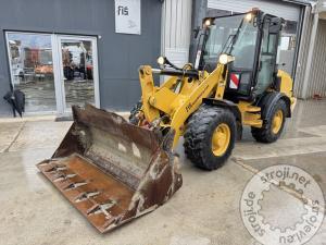 utovarivai caterpillar 907 h2 2014 letnik 7250 ur