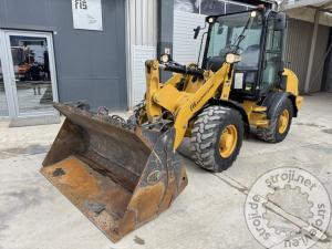 utovarivai caterpillar 907 h2 2013 letnik 5770 ur
