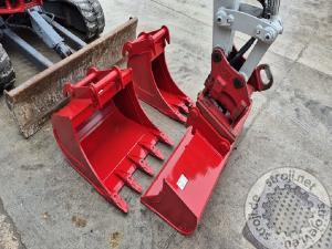 Mini bageri, TAKEUCHI TB240 - POWERTILT - 3X ŽLICA - 2019 LETNIK