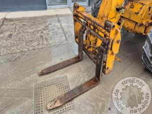 Viličari regalni sa teleskopom, JCB 528-70 - 2002 LETNIK - 5550 UR - 7M - 2.8T