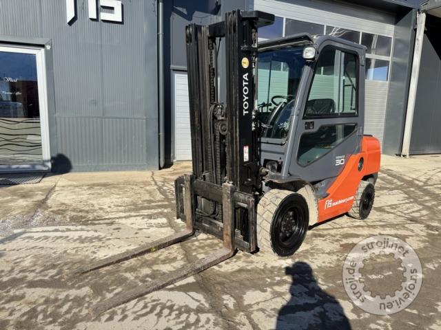 Viličari čeoni, TOYOTA FDF30 - 2015 LETNIK - TRIPLEX - 4075 UR