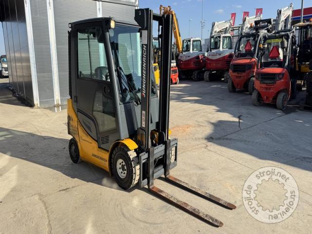 Viličari čeoni, JUNGHEINRICH TFG 320S - 2011 LETNIK - 1725 UR