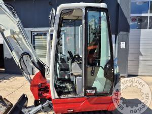 Mini bageri, TAKEUCHI TB250 - 2016 LETNIK - 2535 UR - POWERTILT